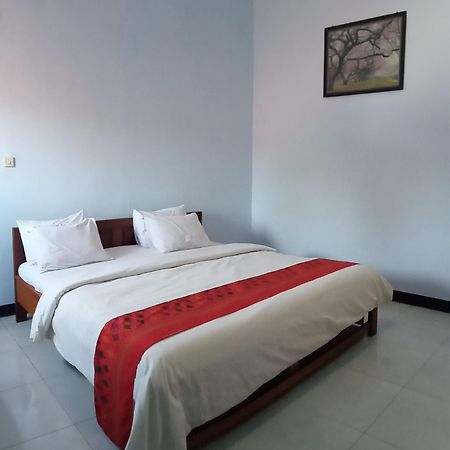 Hotel Ilhami Blitar Esterno foto