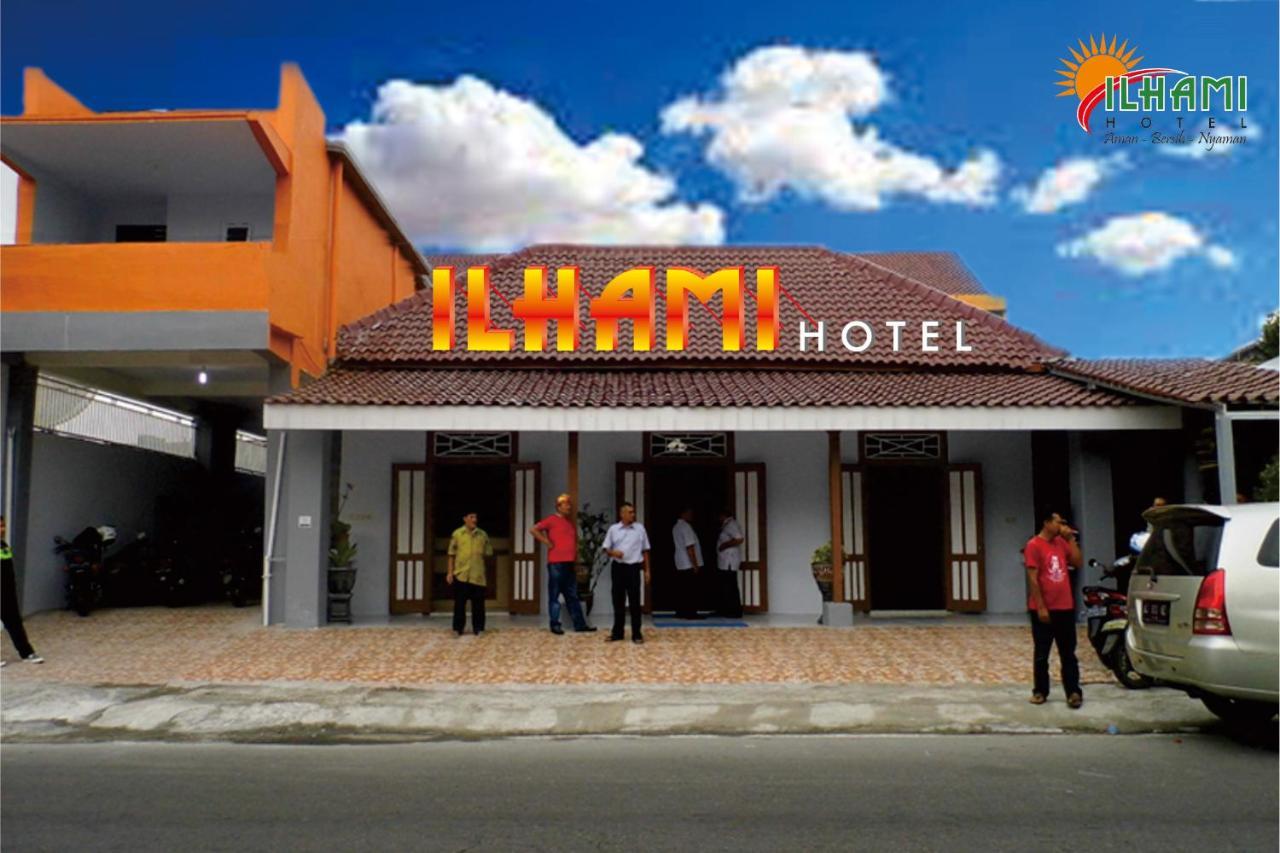 Hotel Ilhami Blitar Esterno foto