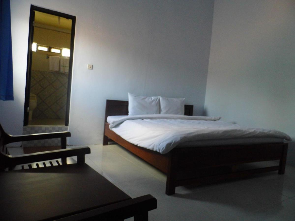 Hotel Ilhami Blitar Esterno foto