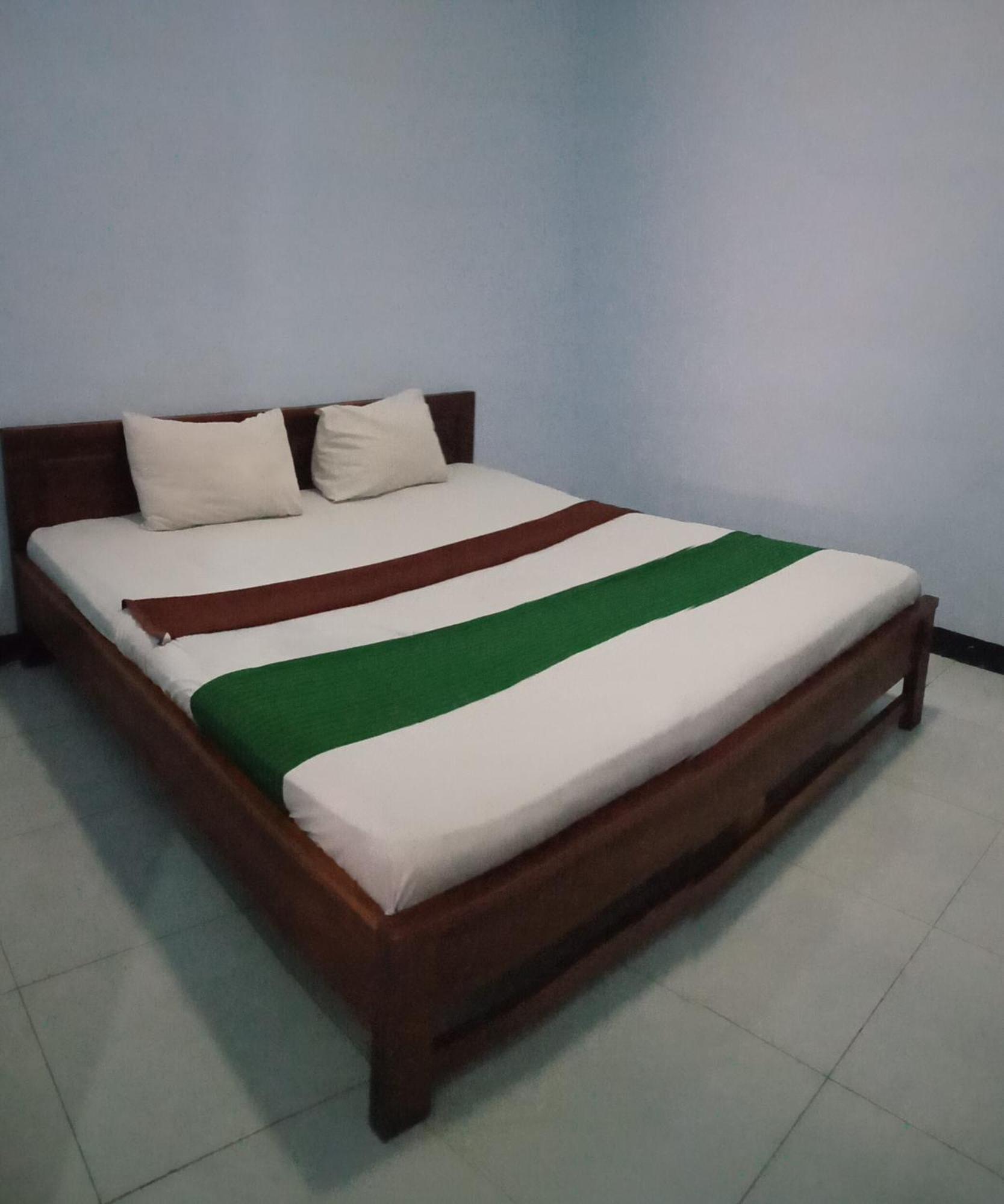 Hotel Ilhami Blitar Esterno foto