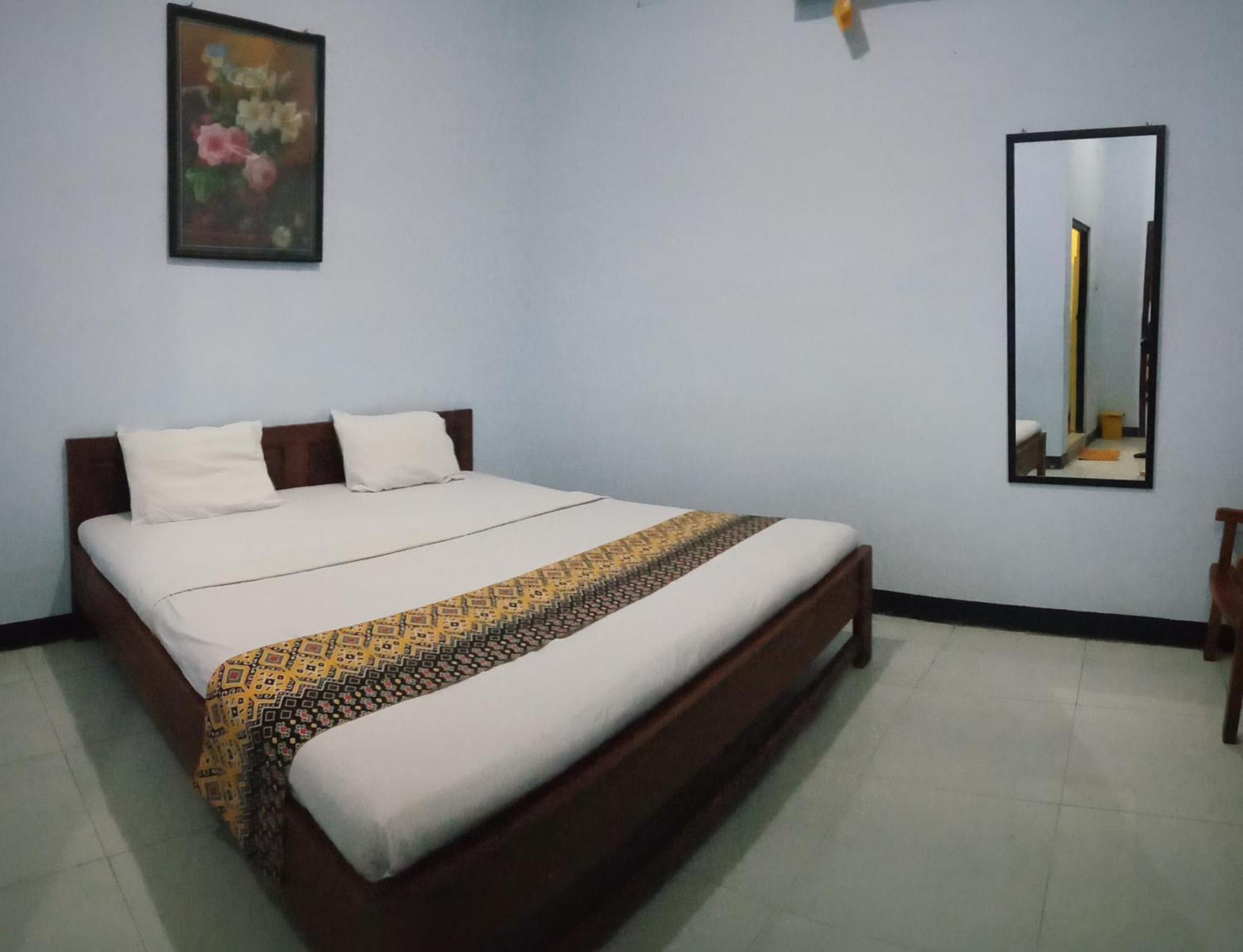 Hotel Ilhami Blitar Esterno foto